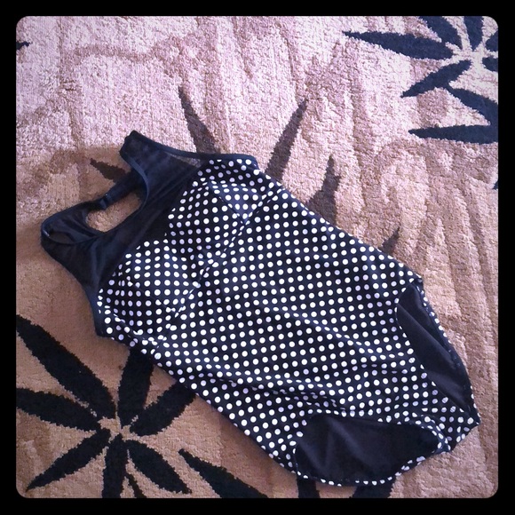 One piece swimsuit - Picture 1 of 3